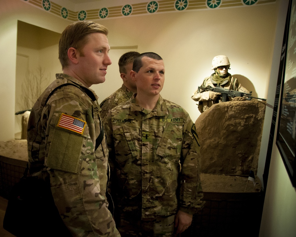 US Soldiers tour Estonian War Museum