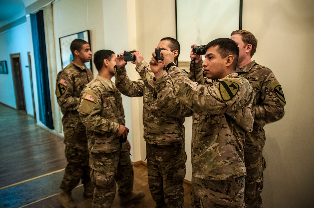 US Soldiers tour Estonian War Museum