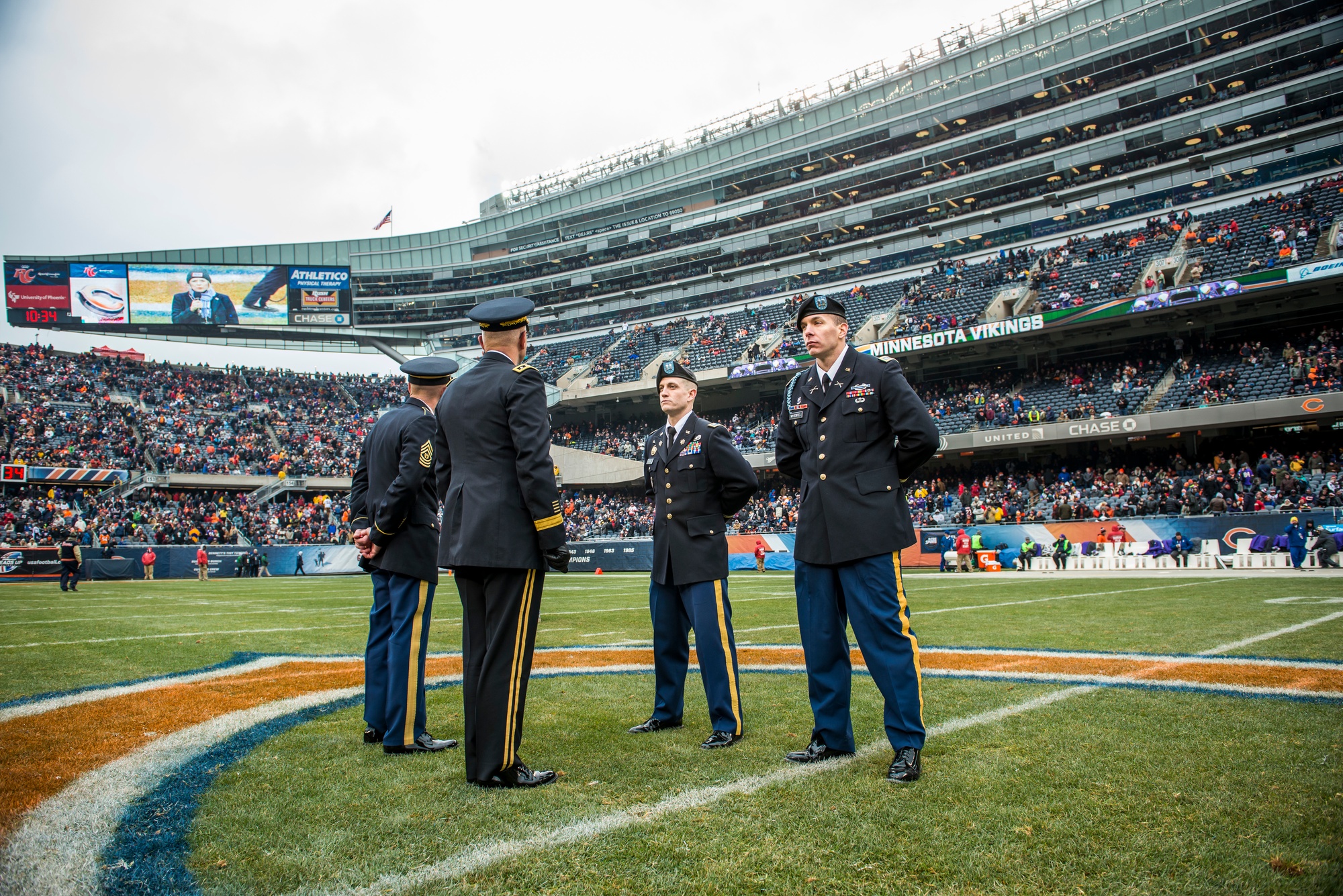 DVIDS - Images - Chicago Bears Honor the Military for Veterans Day at  Soldier Field [Image 2 of 10]