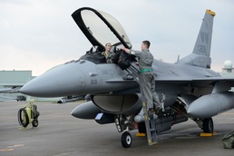 14 FS flies to Komatsu for ATR