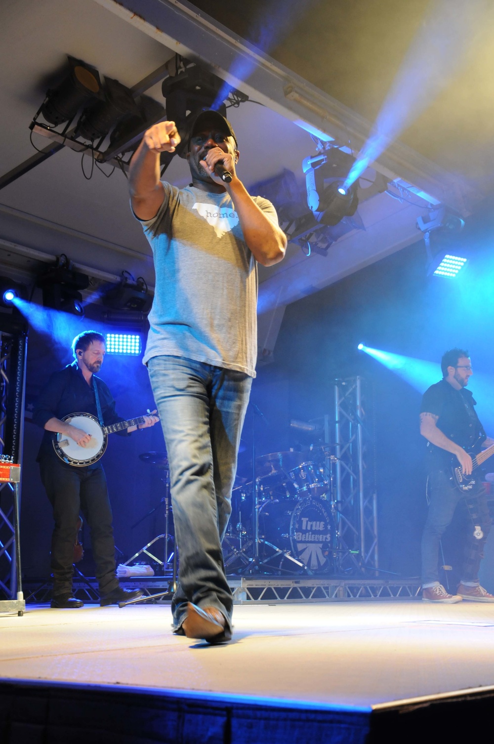 Darius Rucker performs for service members in Spain