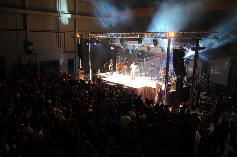 Darius Rucker performs for service members in Spain