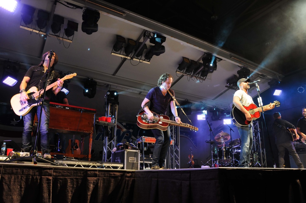 Darius Rucker performs for service members in Spain