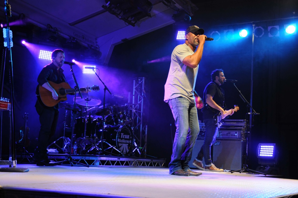 Darius Rucker performs for service members in Spain