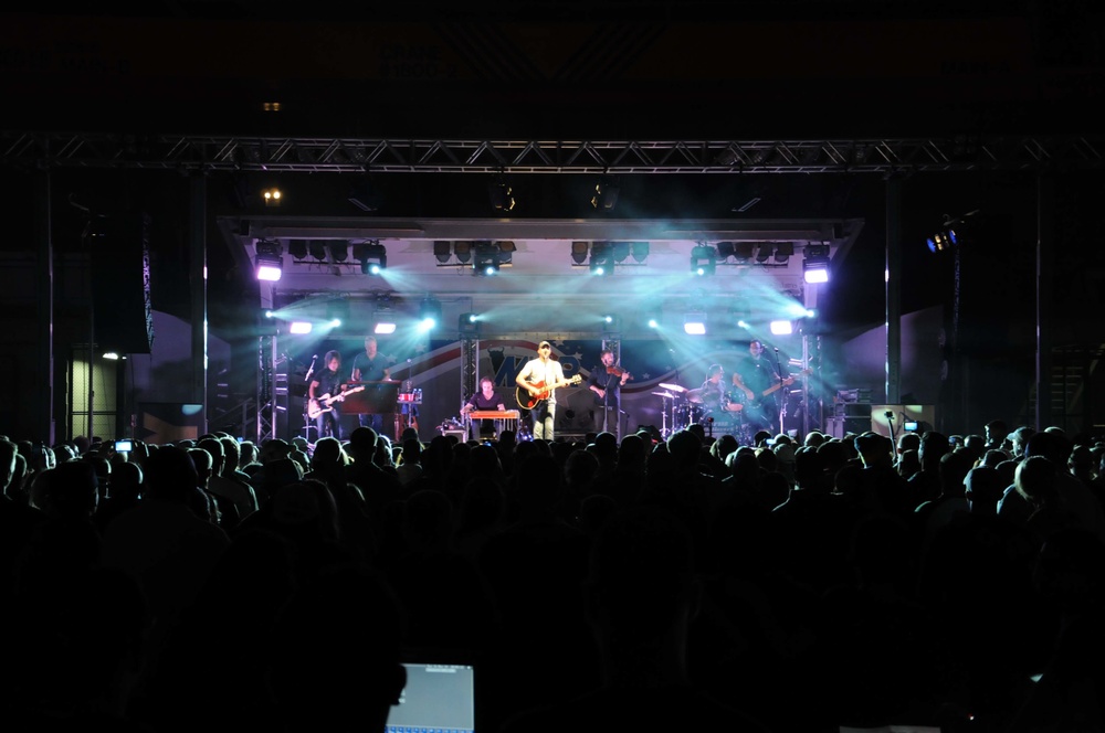 Darius Rucker performs for service members in Spain