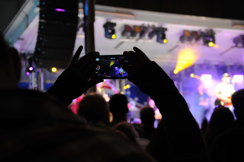 Darius Rucker performs for service members in Spain