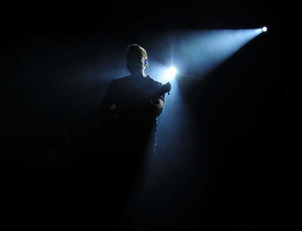 Darius Rucker performs for service members in Spain