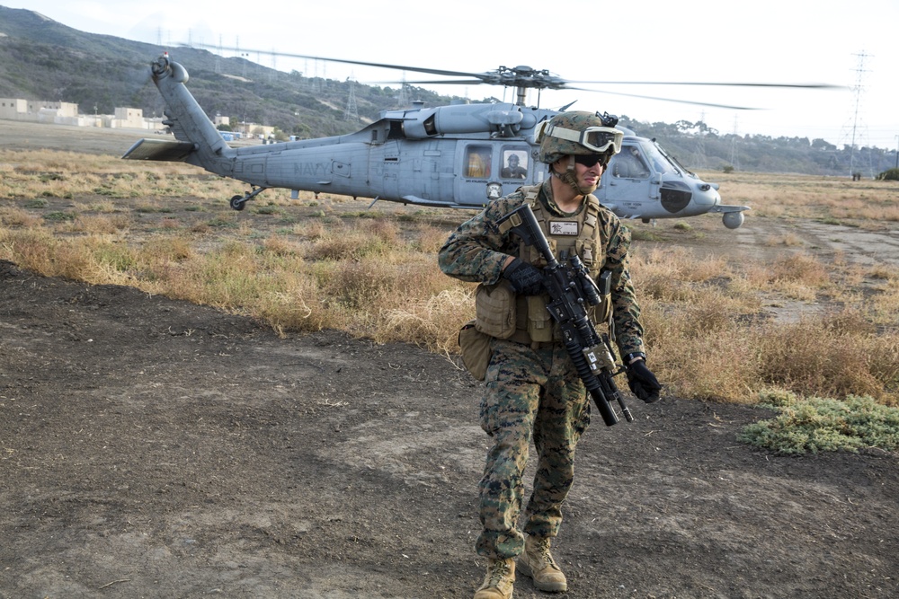 15th MEU Marines practice helicopter procedures