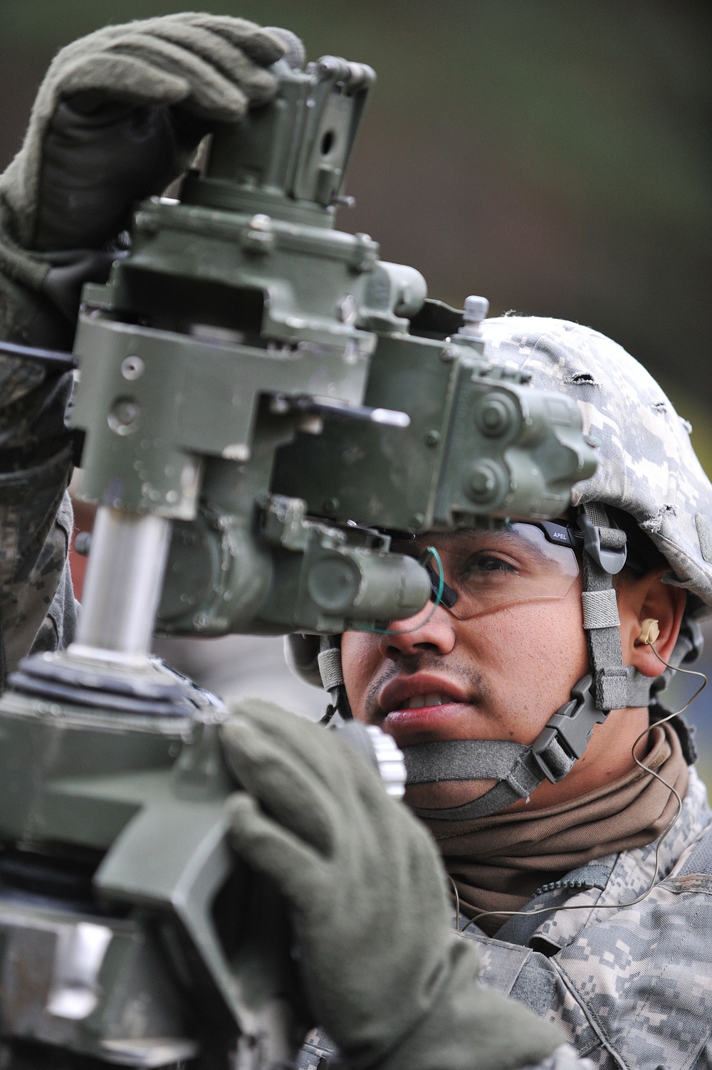 Field Artillery, 2CR, conducts direct fire exercise with M777 Howitzers