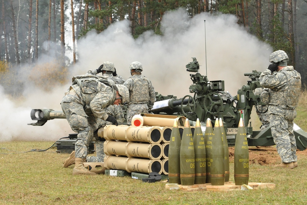 Field Artillery, 2CR, conducts direct fire exercise with M777 Howitzers