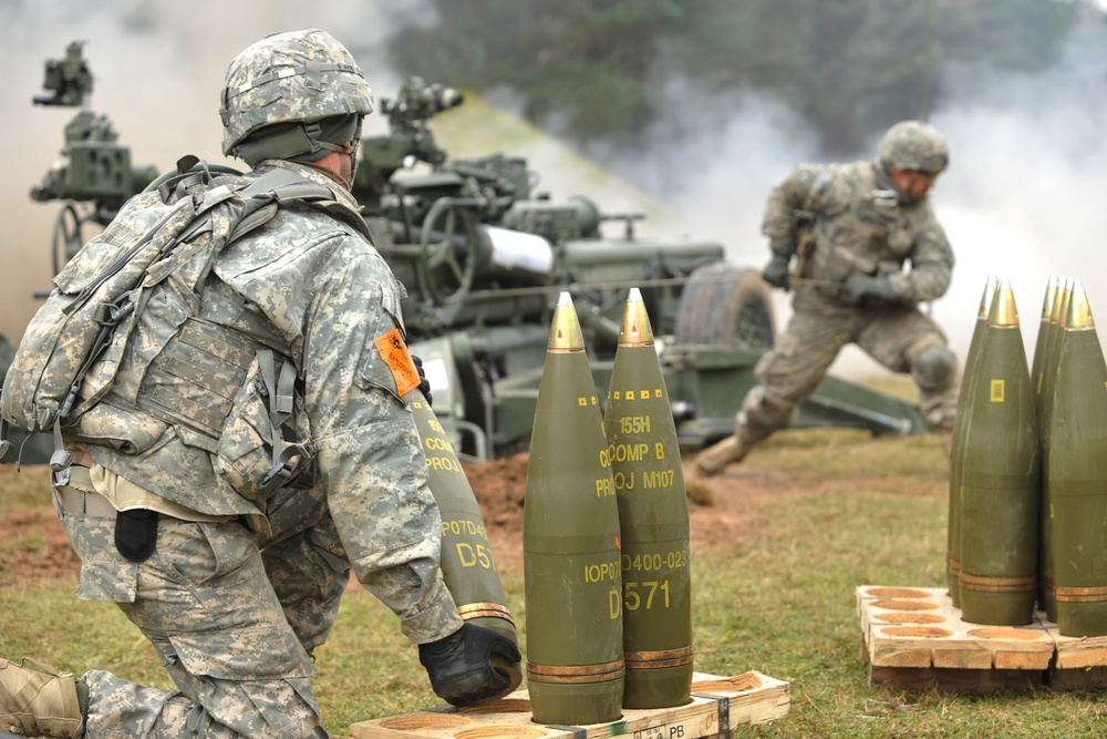 Field Artillery, 2CR, conducts direct fire exercise with M777 Howitzers