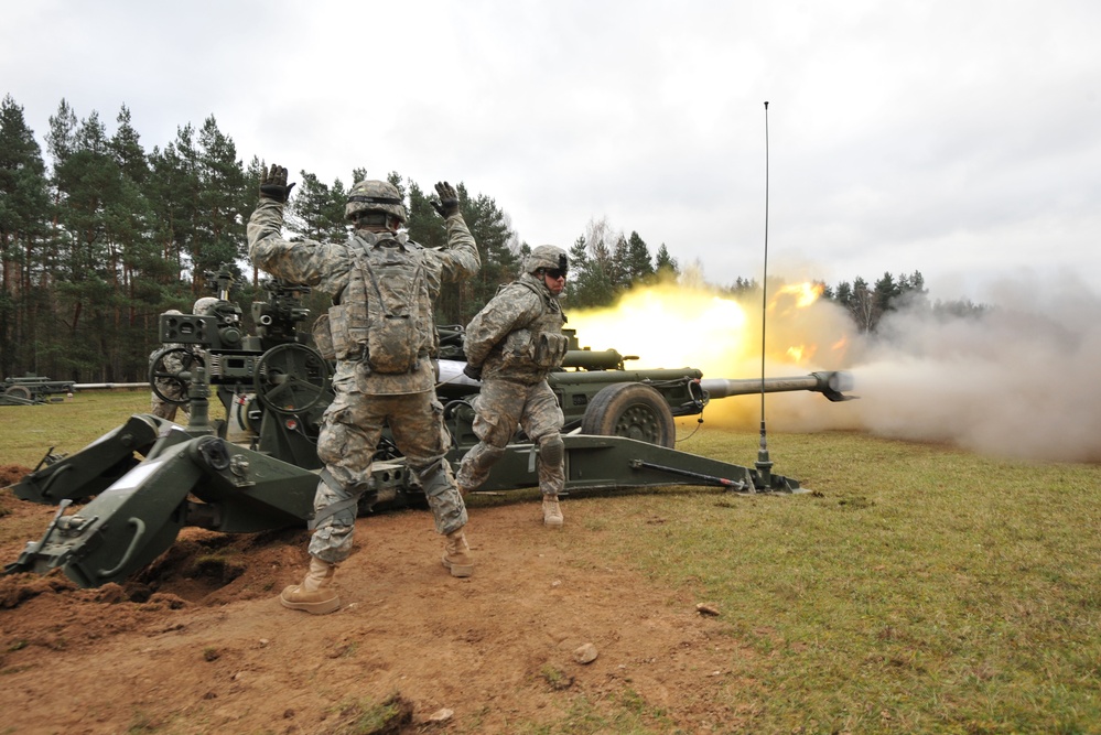 Field Artillery, 2CR, conducts direct fire exercise with M777 Howitzers