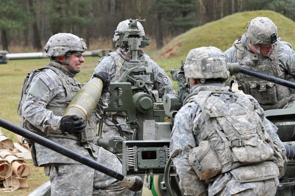 Field Artillery, 2CR, conducts direct fire exercise with M777 Howitzers