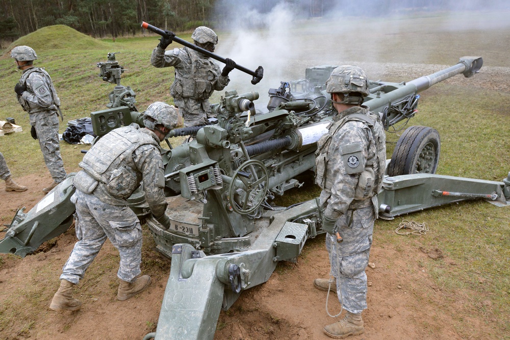 Field Artillery, 2CR, conducts direct fire exercise with M777 Howitzers