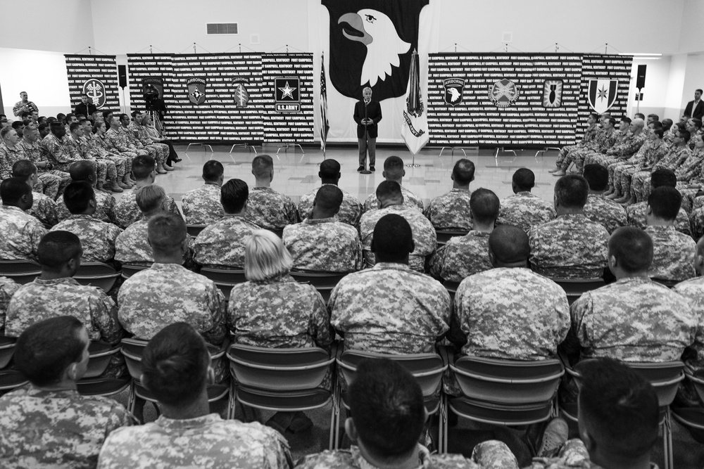 Secretary of Defense Chuck Hagel at Fort Campbell