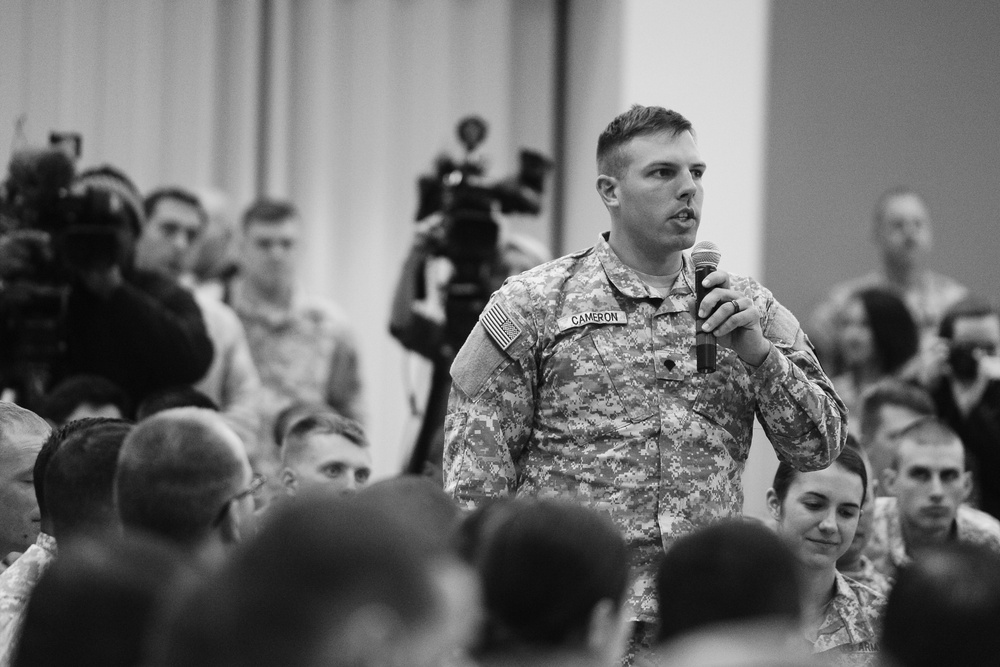 Secretary of Defense Chuck Hagel at Fort Campbell