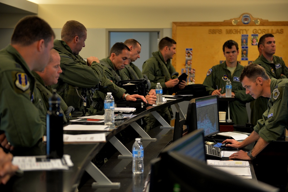 F-35 and F-22 combine capabilities in operational integration training mission