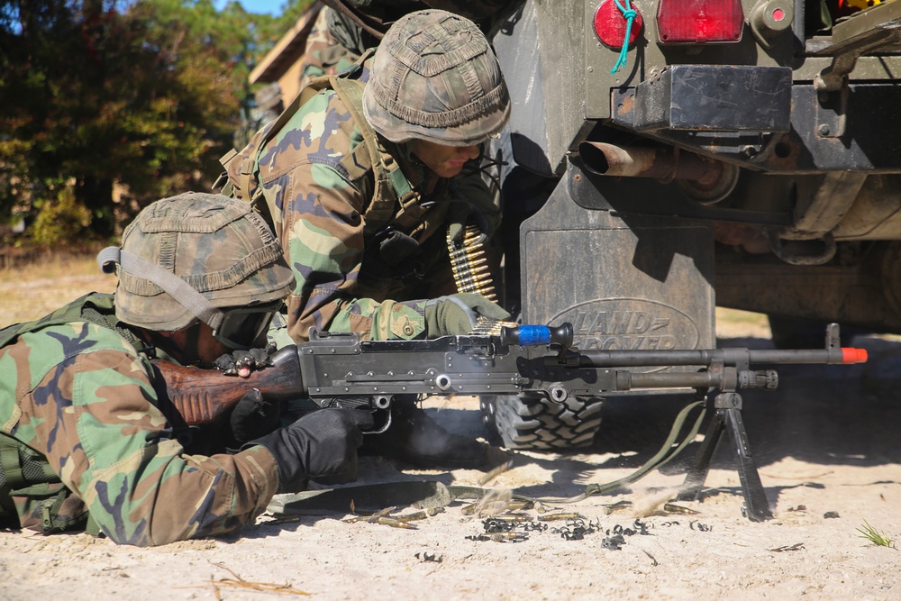 International forces simulate raids during Bold Alligator 2014