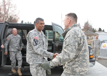 USARPAC commander visits JBLM