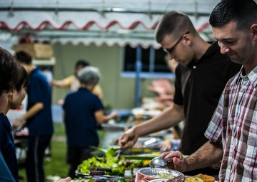 7th Comm Bn share traditions with nursing home