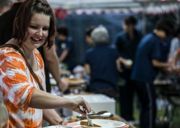 7th Comm Bn share traditions with nursing home