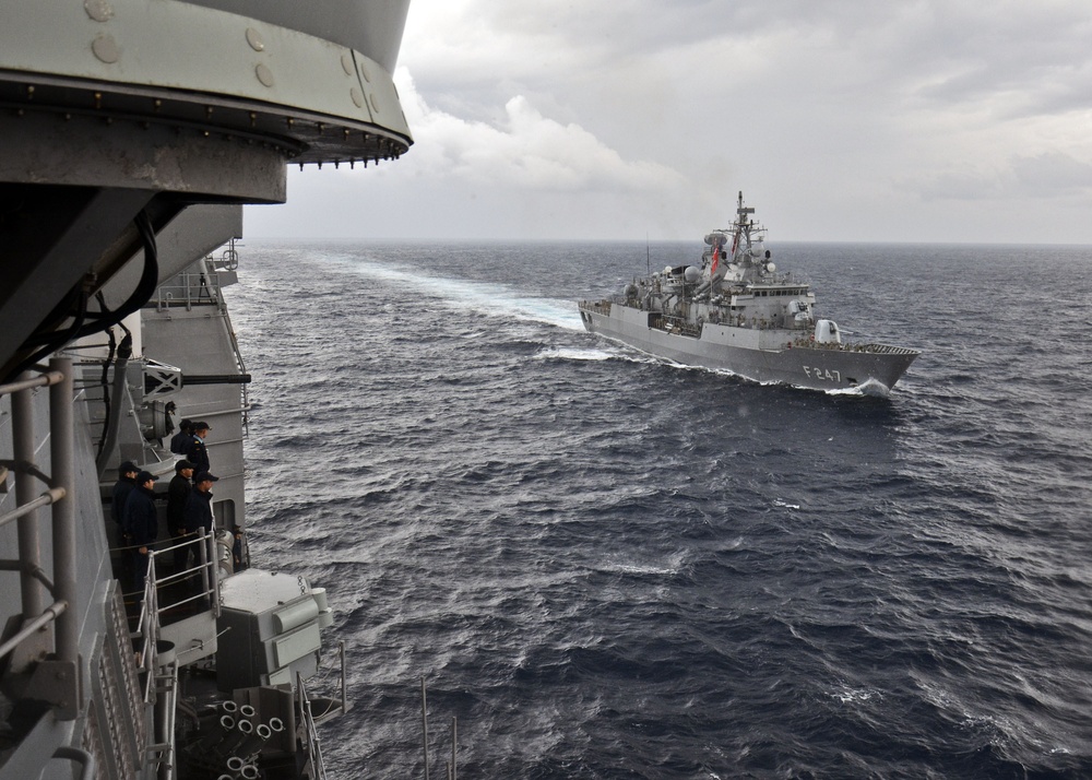 USS Leyte Gulf departs