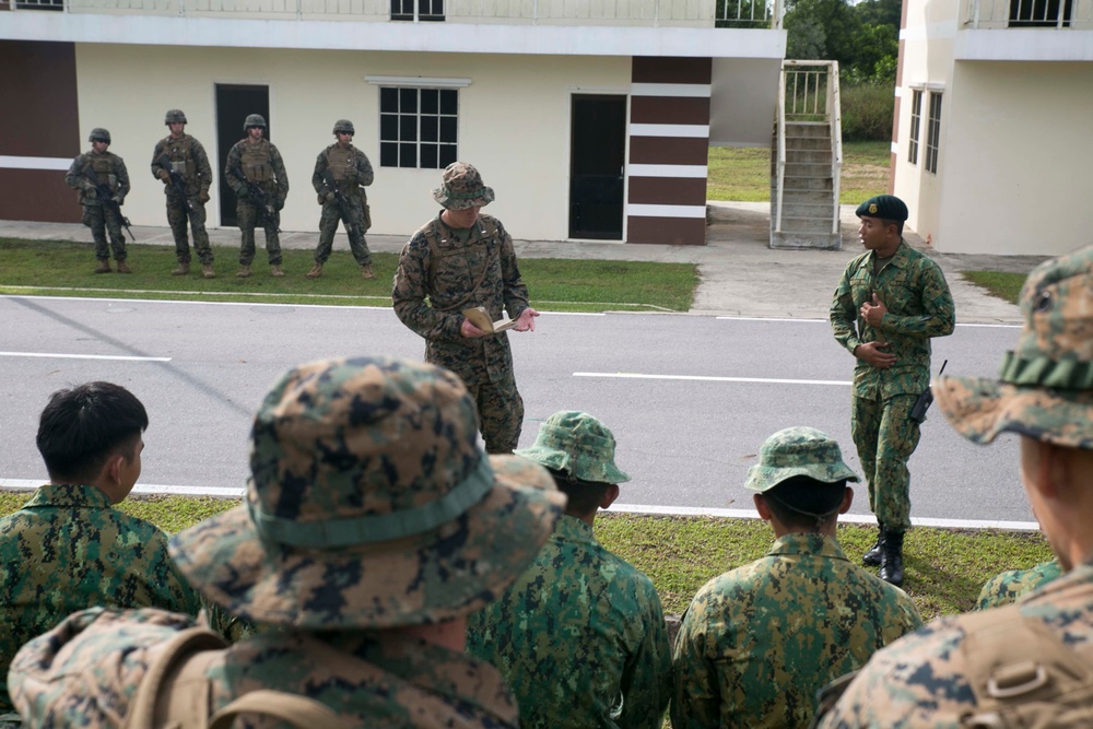 Royal Brunei Land Force, U.S. Marines train for MOUT