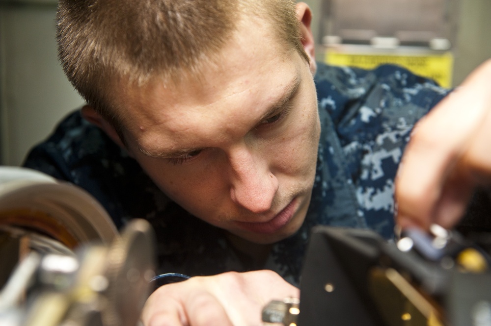 USS John C. Stennis sailor inspects sensor unit