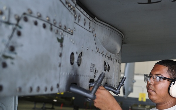 Airmen compete during load crew competition