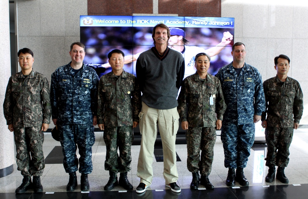Randy Johnson visits Commander, Fleet Activities Chinhae