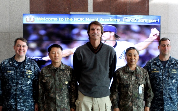 Randy Johnson visits Commander, Fleet Activities Chinhae