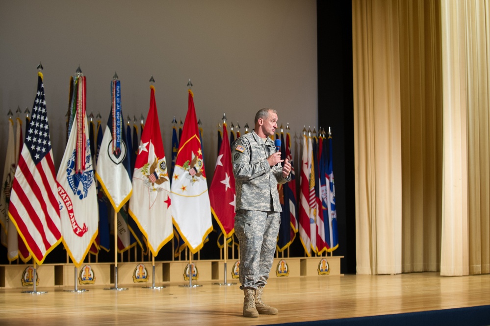 Army chief of staff visits Joint Base Lewis-McChord