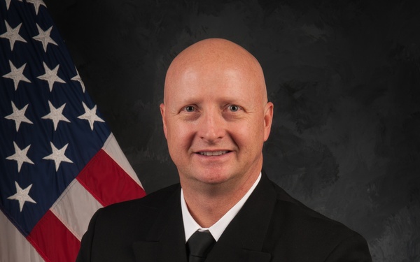 Official photo of Cmdr. Billy Fagan