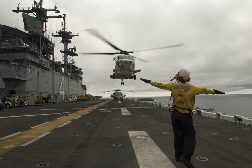 Lt. j.g. Sayuri Haraguchi becomes 1st female JMSDF pilot to land on and take off from a US Navy ship