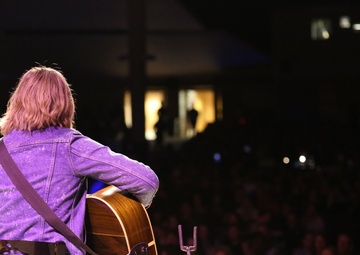 Country music fans pack Cherry Point theater
