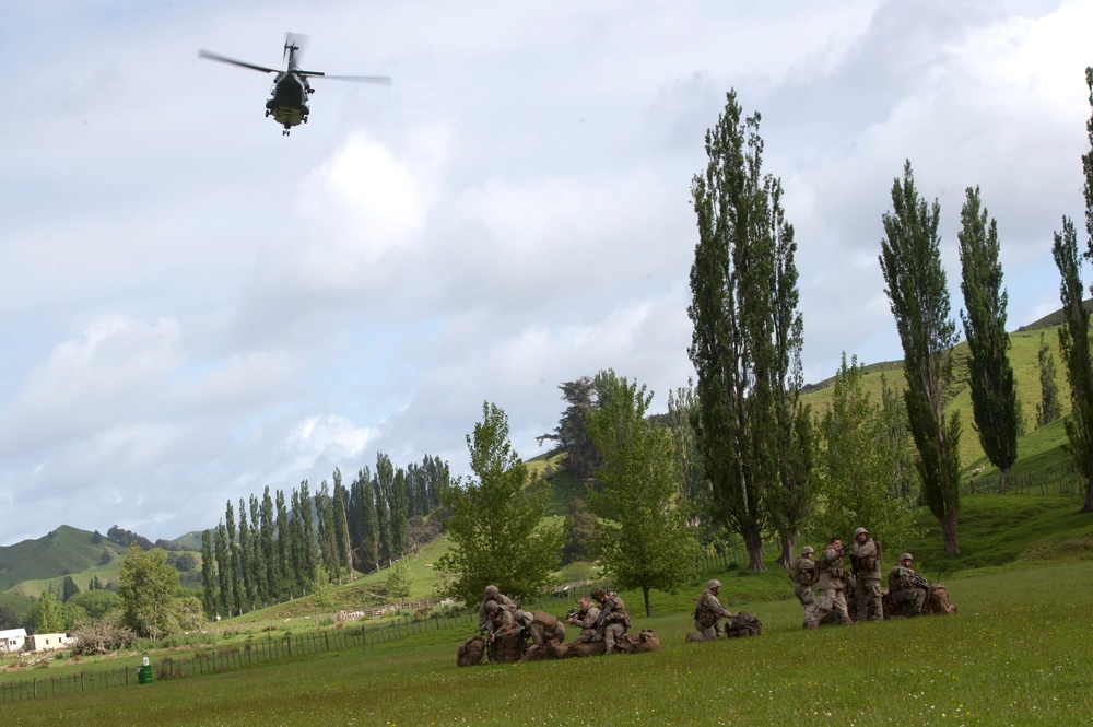 Royal New Zealand Air Force delivers artillery to coalition forces during Exercise Kiwi Koru