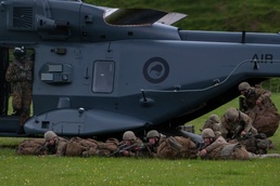 Royal New Zealand Air Force delivers artillery to coalition forces during Exercise Kiwi Koru