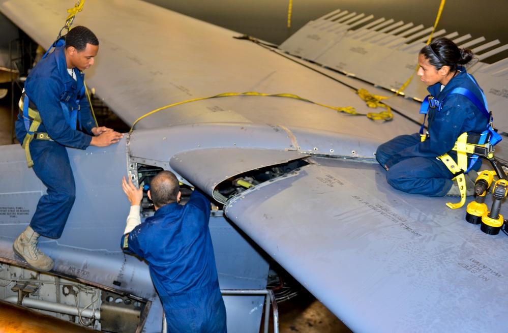 Phase Airmen keep B-52s ready to fight