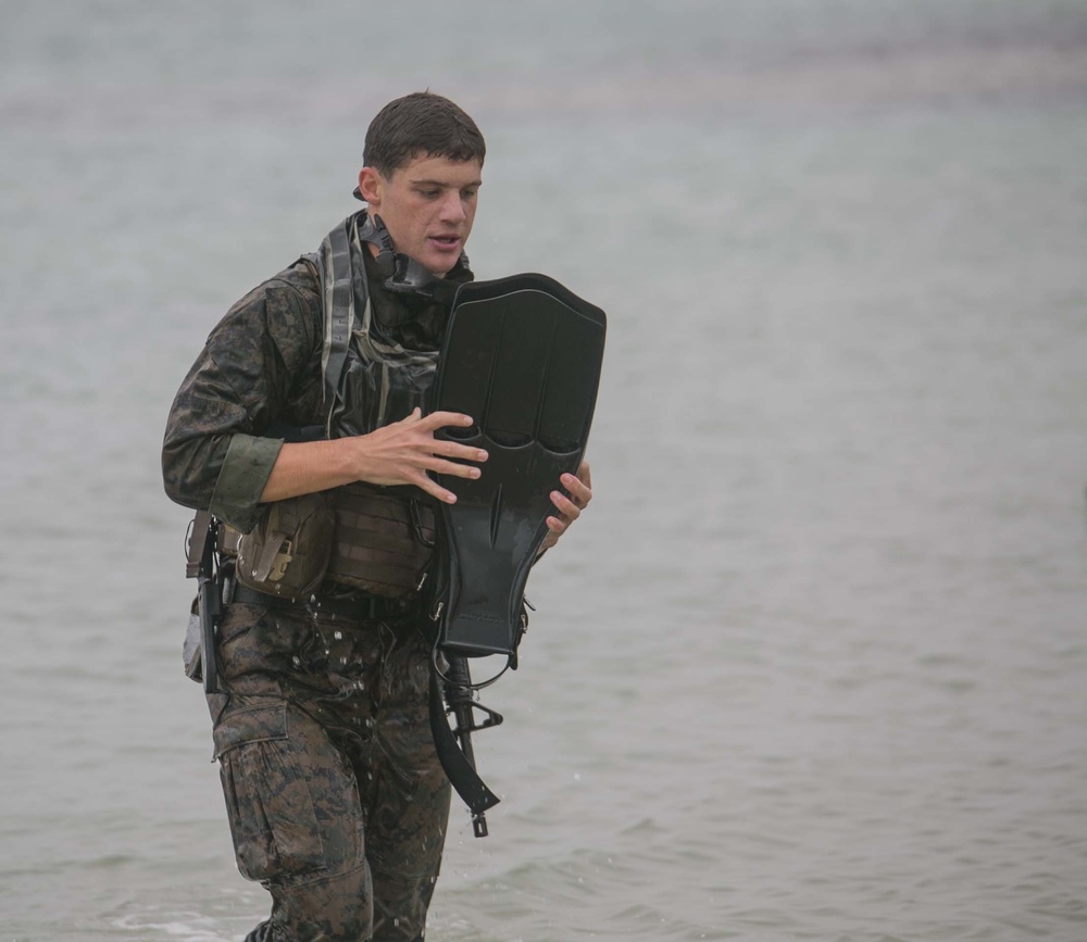 Recon Marines test the waters before Combatant Diver Course