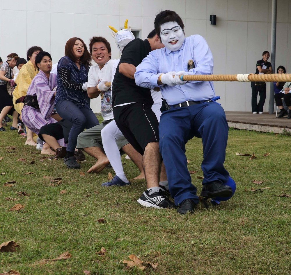 “Take ‘em to the deck!”: Marines teach Okinawan students MCMAP