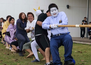 “Take ‘em to the deck!”: Marines teach Okinawan students MCMAP