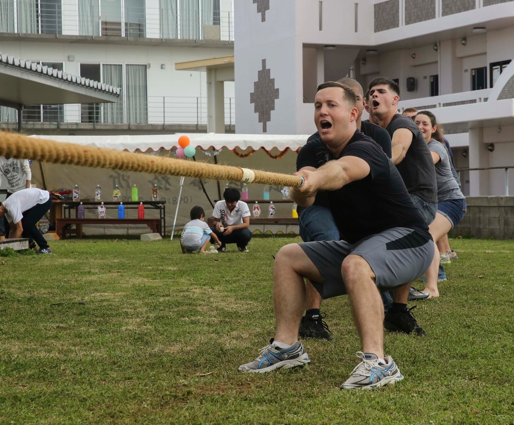 “Take ‘em to the deck!”: Marines teach Okinawan students MCMAP