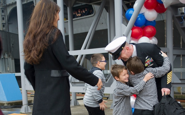 USS George Washington homecoming