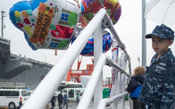 USS George Washington homecoming