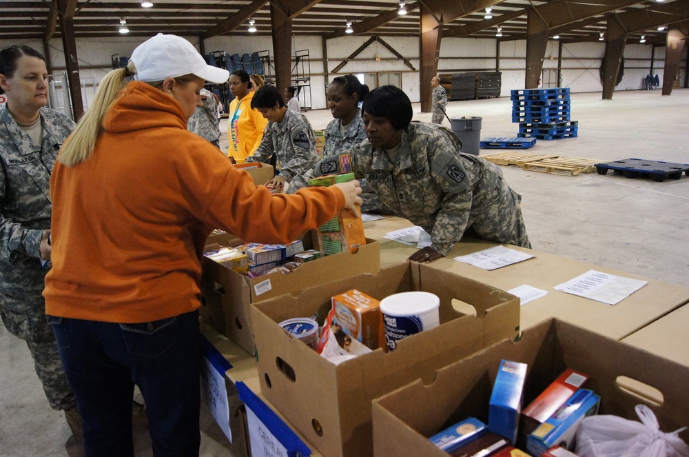Soldiers, volunteers help community