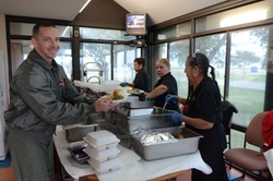 USO South Texas offers Thanksgiving lunch early