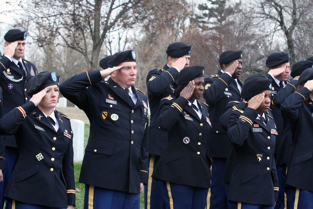 Army Reserve general presides over final wreath laying ceremony