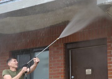 Leadership gives holiday gift to barracks Marines