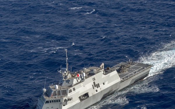 Army 25th Combat Aviation Brigade earns deck landing qualifications aboard Littoral Combat Ship USS Fort Worth (LCS-3)
