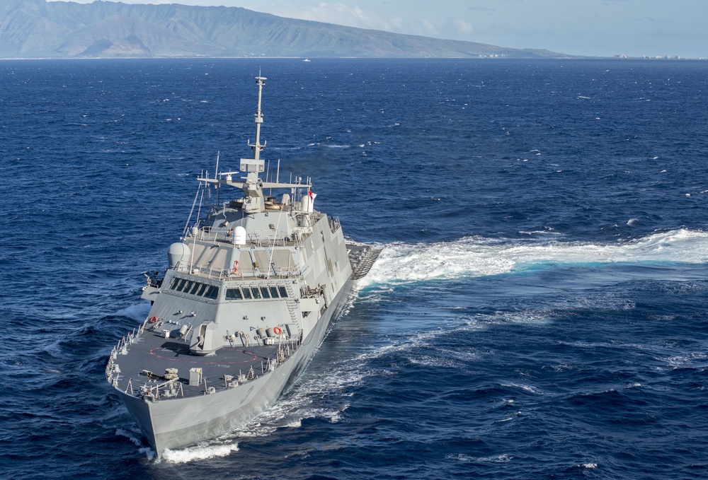 Army 25th Combat Aviation Brigade earns deck landing qualifications aboard Littoral Combat Ship USS Fort Worth (LCS-3)